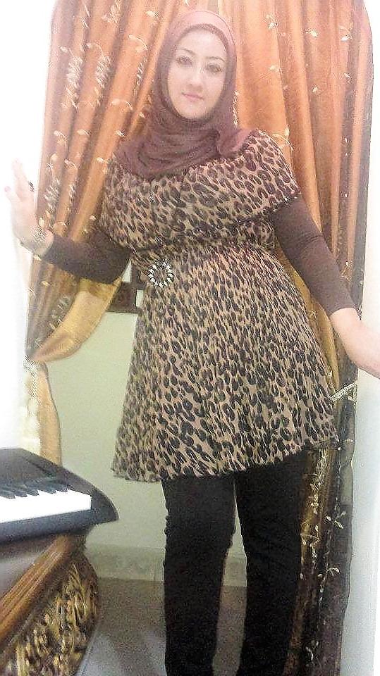 25P Hijab woman