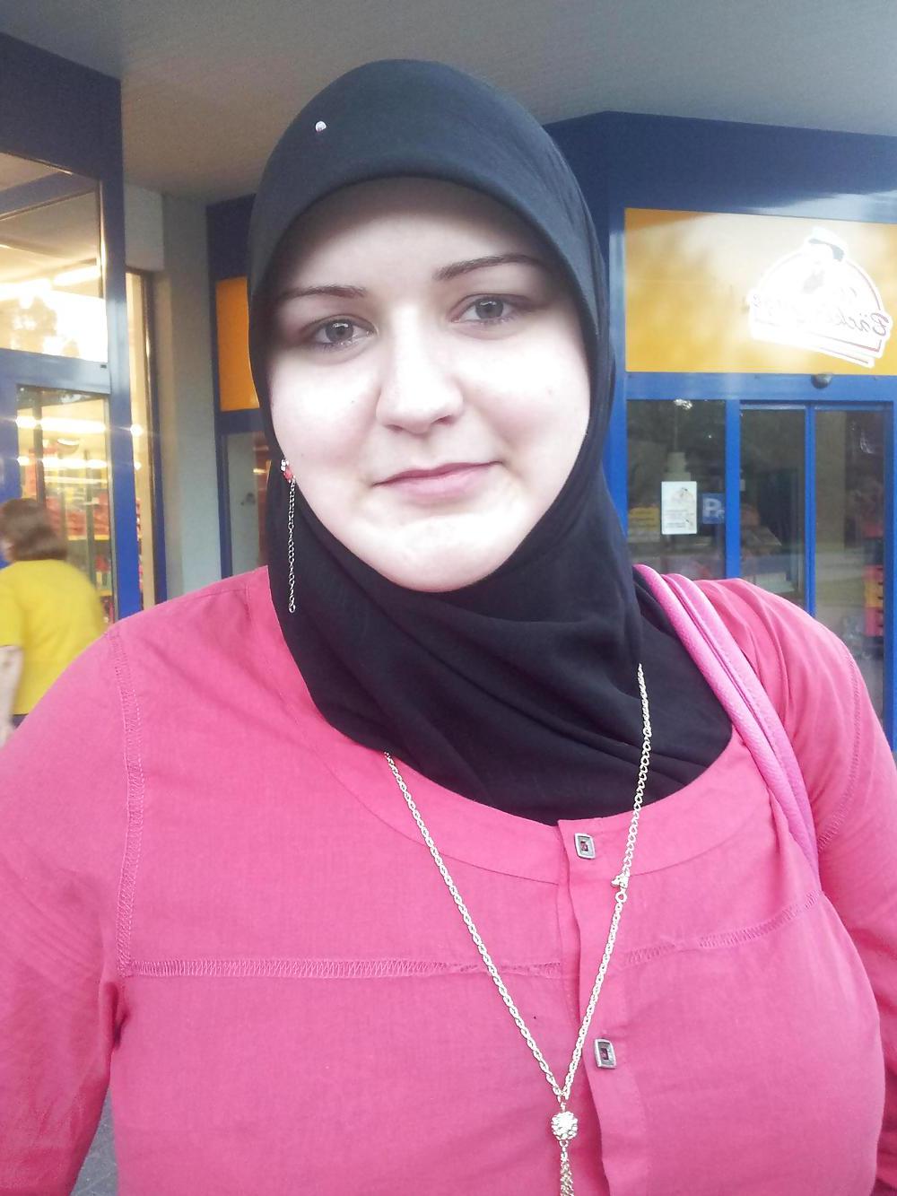 25P Hijab woman