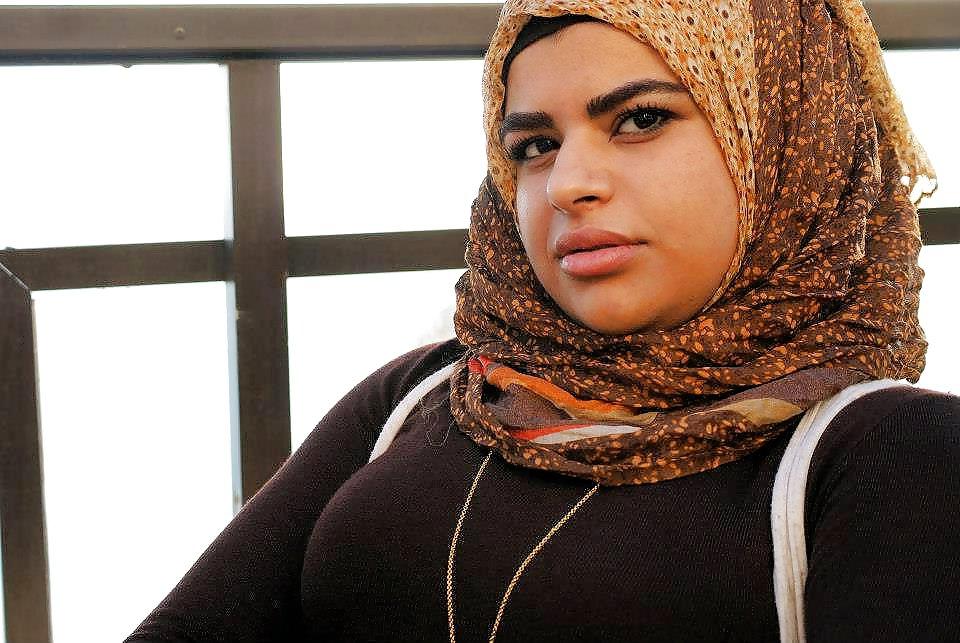 25P Hijab woman