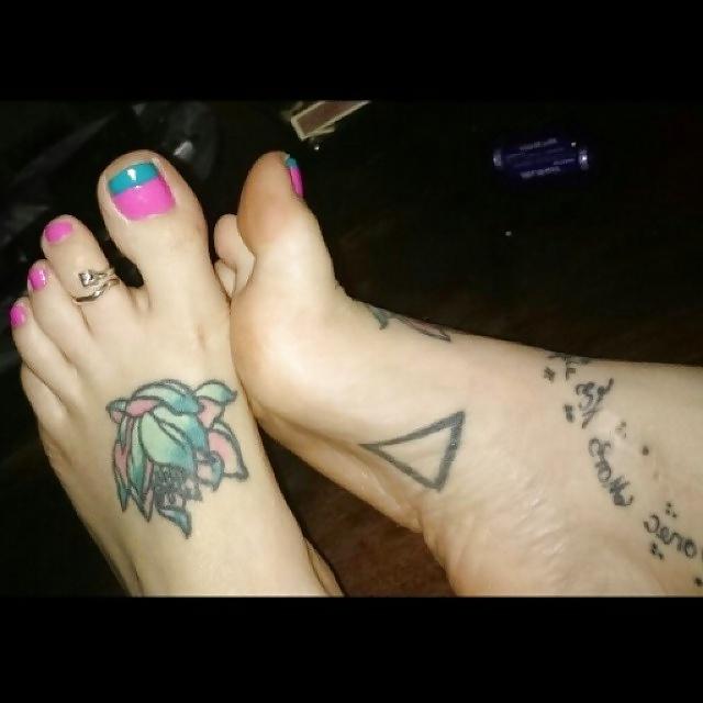 25P Feet to Worship