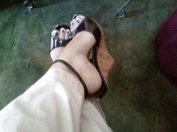 25P Feet to Worship