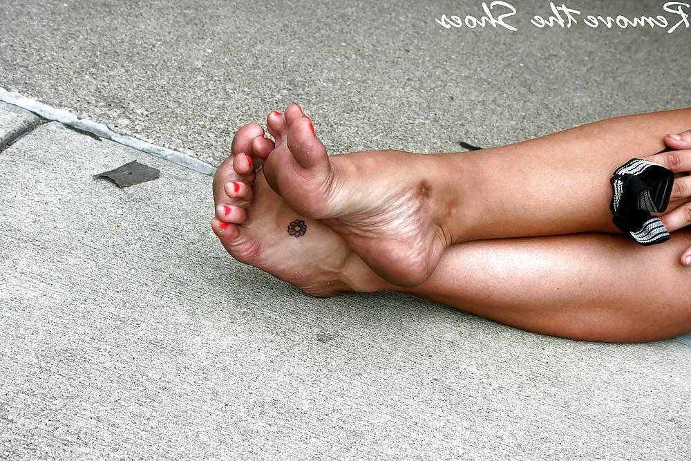 25P Feet to Worship