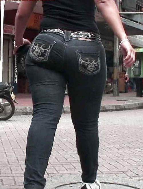 25P Girls in tight pants 16