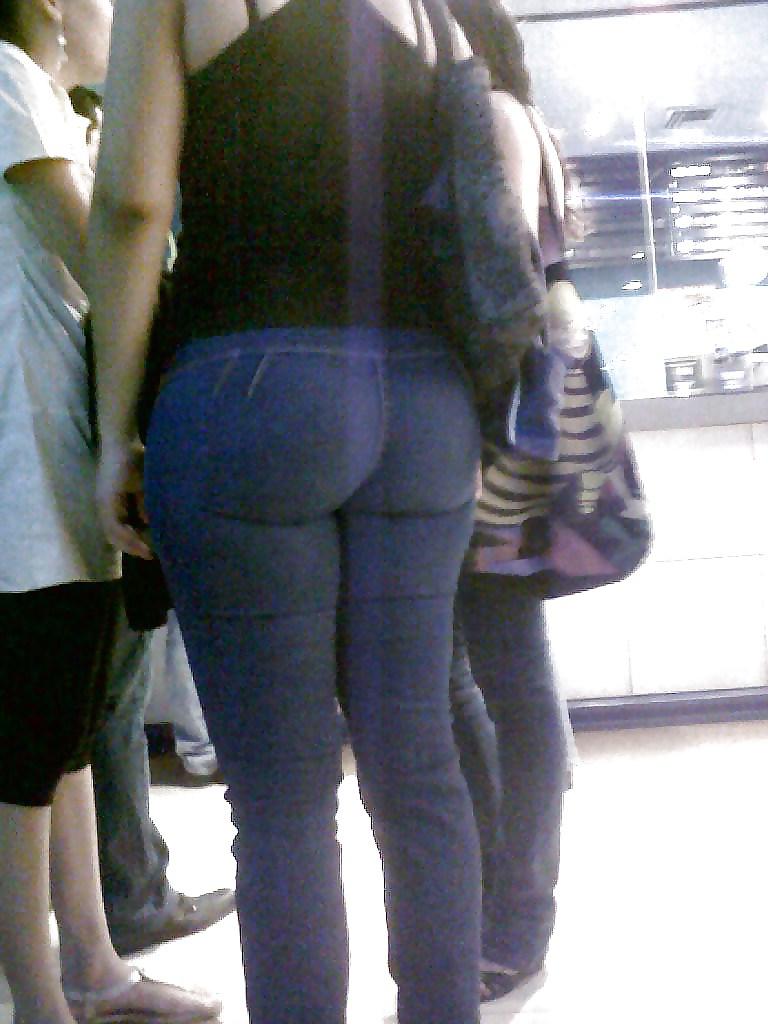 25P Girls in tight pants 16