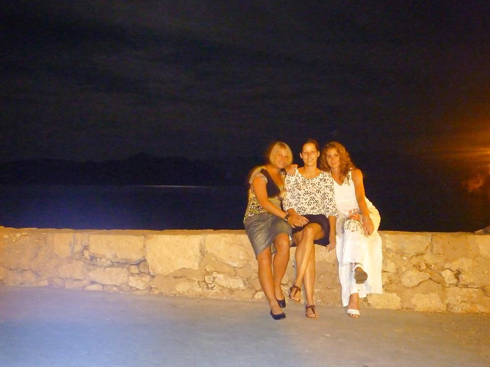 25P Friends on Vacation - Part 1