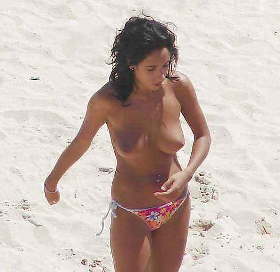 25P Beautiful Day At The Beach 38 (Tits) by Voyeur TROC