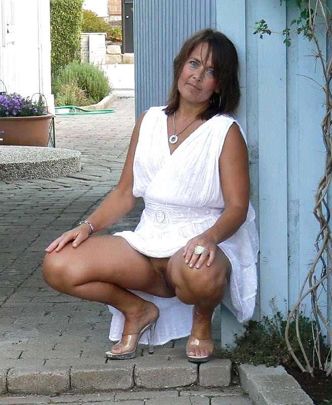 10P Upskirts and flashing