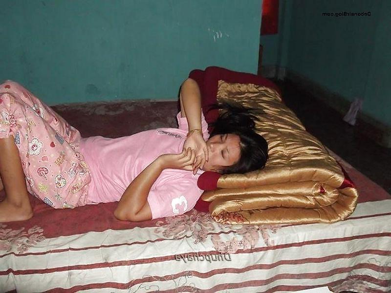 18P Itanagar college call girl naked in bed 
