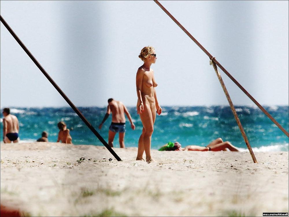 9P Nude beach pics from BeachHunters.com