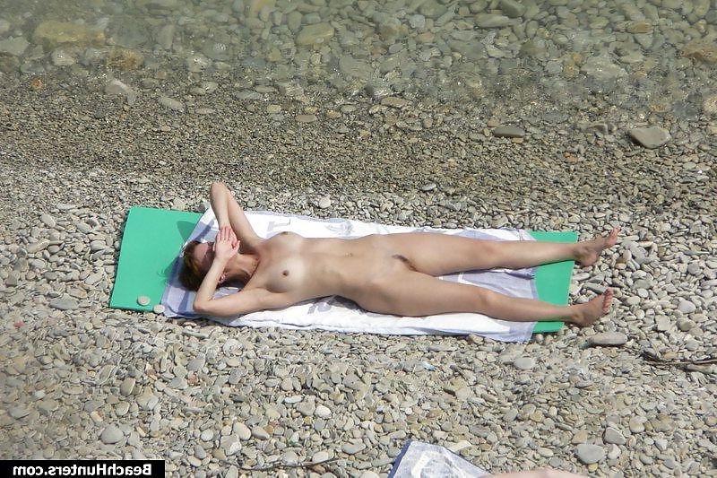 9P Nude beach pics from BeachHunters.com