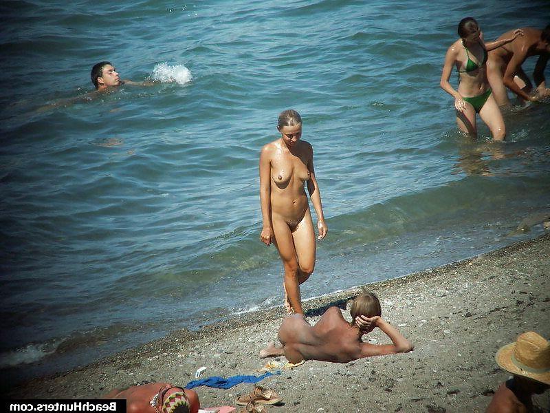 9P Nude beach pics from BeachHunters.com