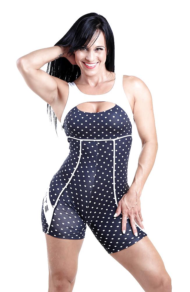 18P Sexy fitness girl
