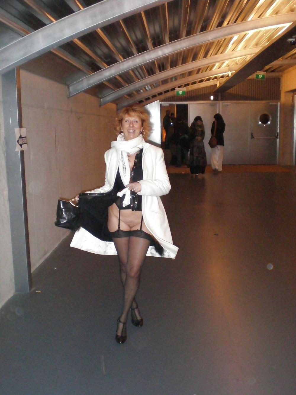 25P Perfect Flashing Lady 2