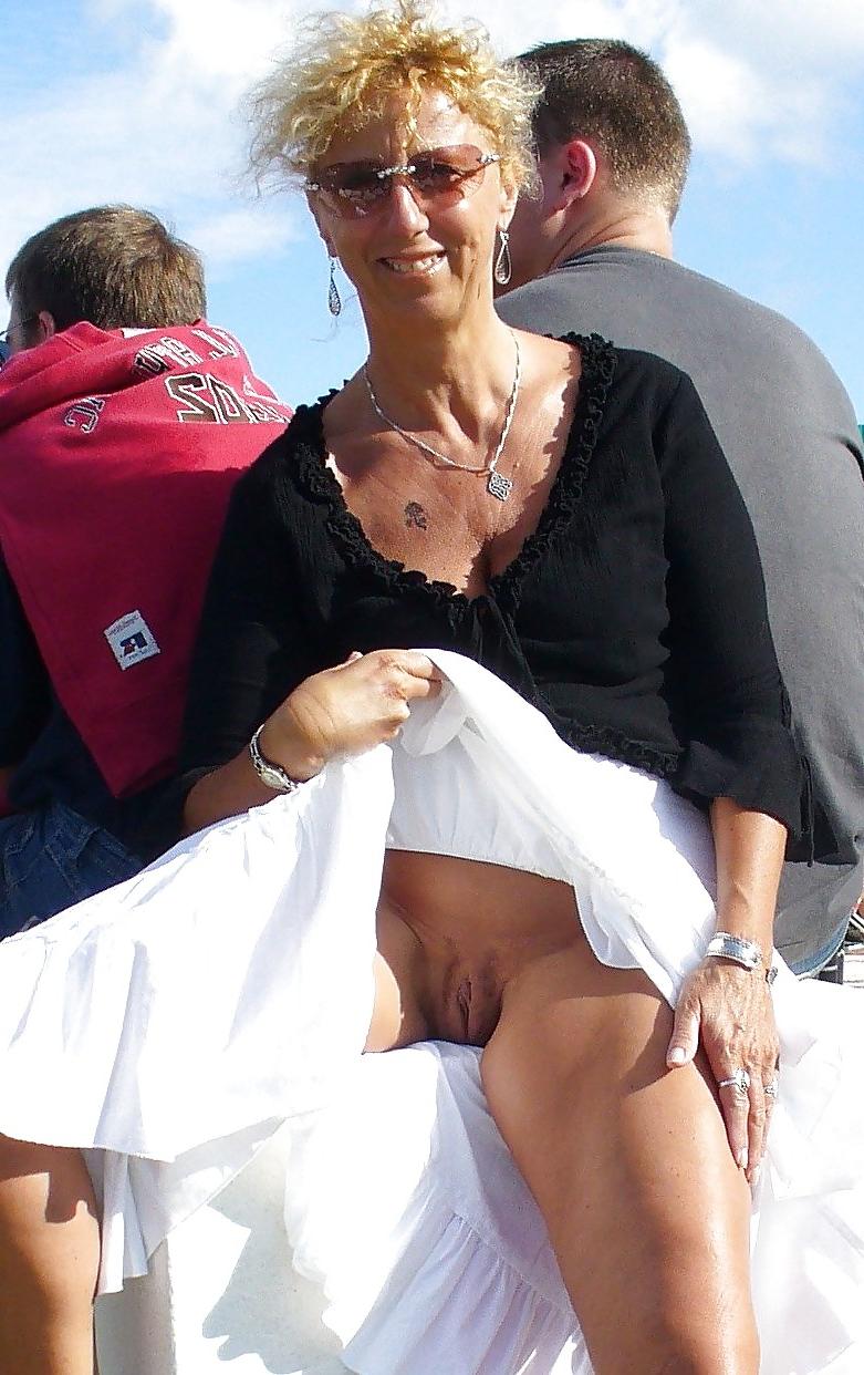 25P Perfect Flashing Lady 2