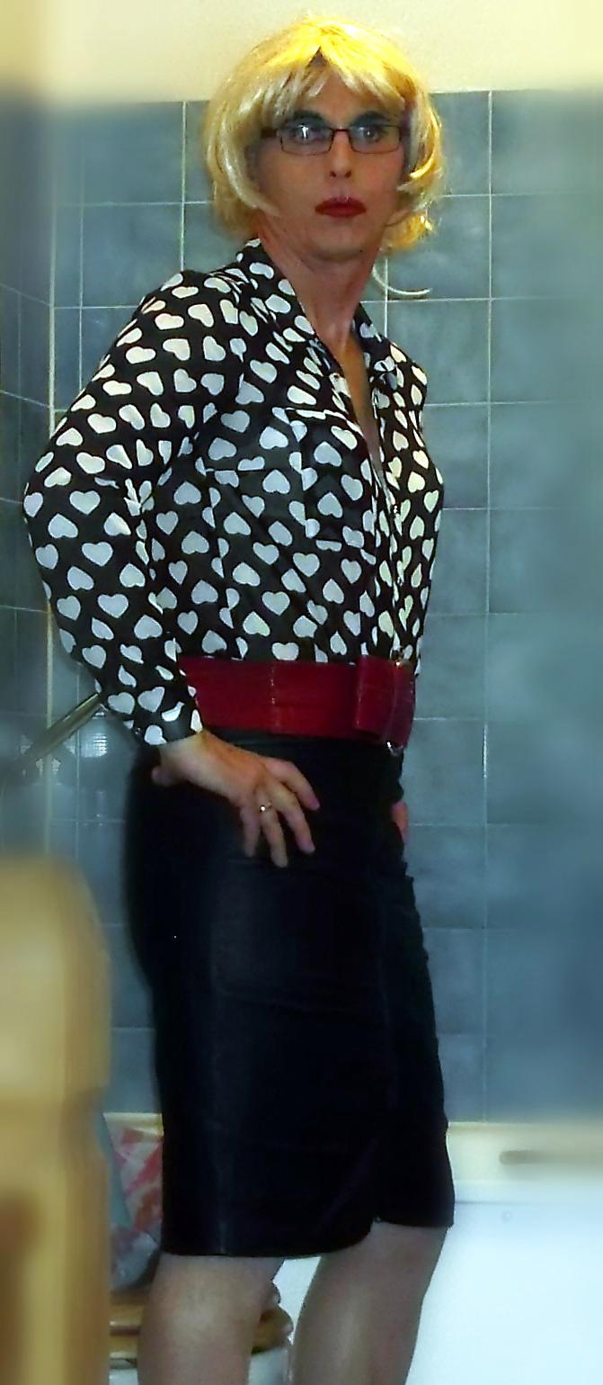 12P New blouse and favorite leather skirt