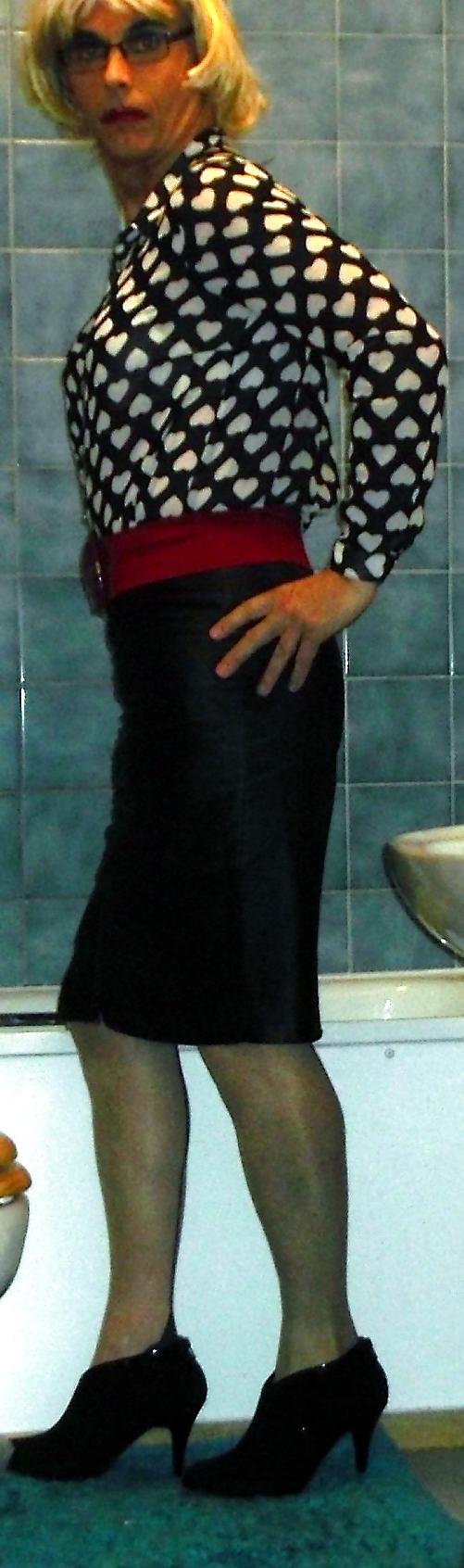 12P New blouse and favorite leather skirt