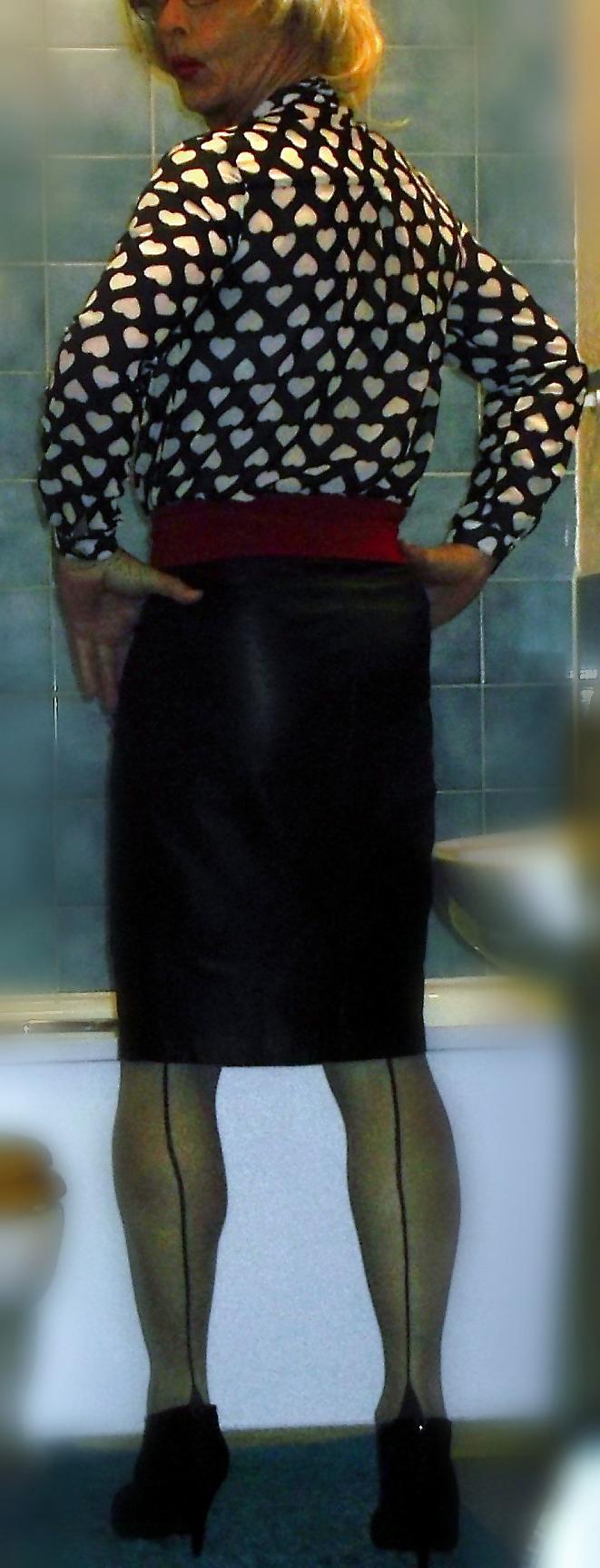12P New blouse and favorite leather skirt