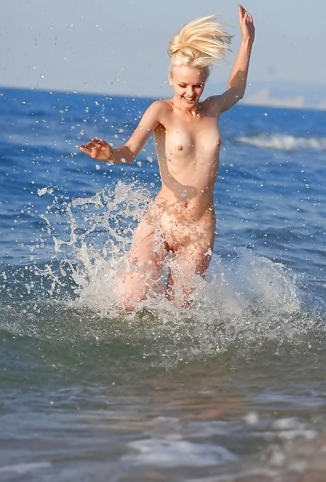25P Hot mermaids and beach bunnies +more outdoor XXXIII