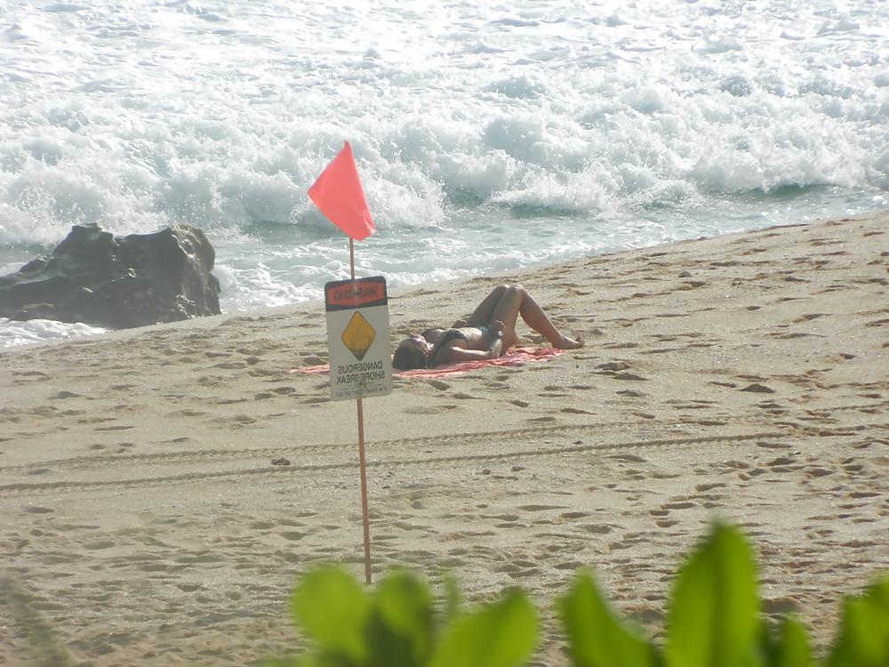 25P Beach Voyeur 001