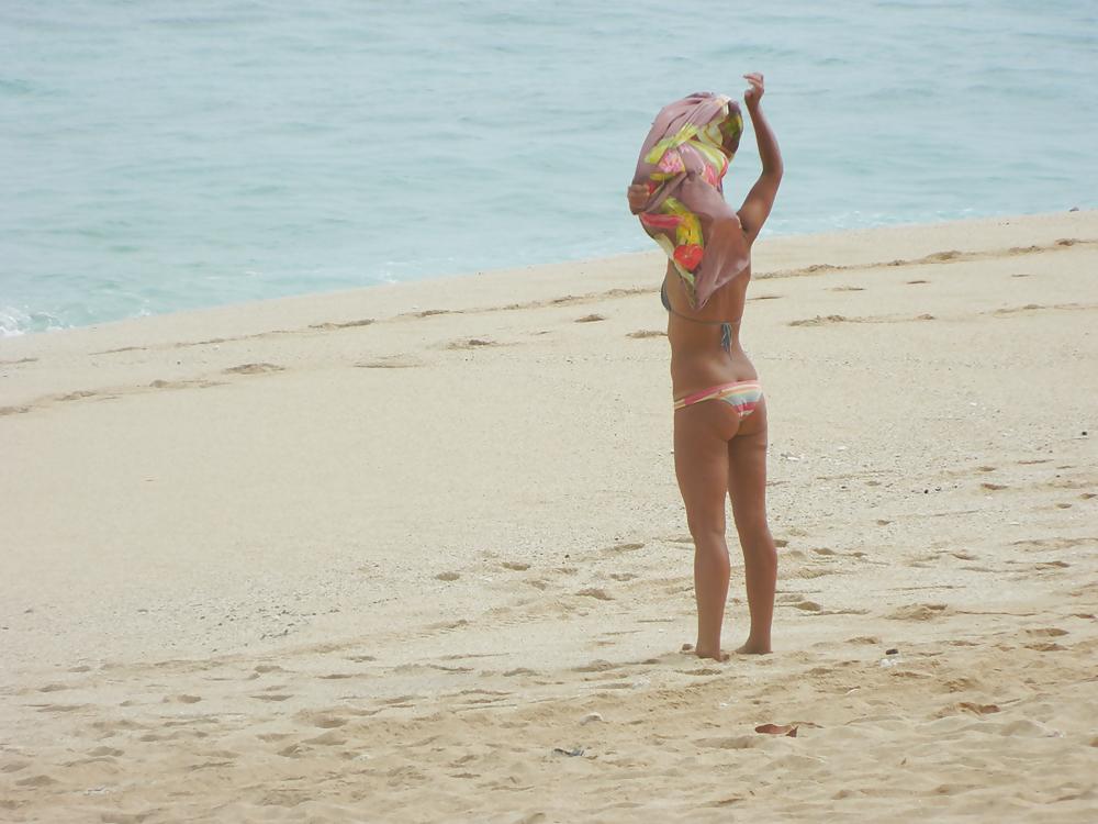 25P Beach Voyeur 001