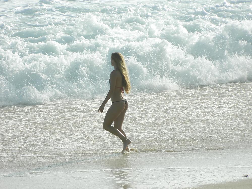 25P Beach Voyeur 001