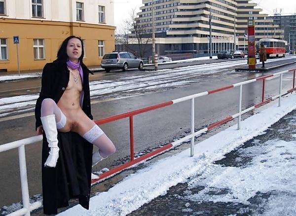 15P Flashing Females 4