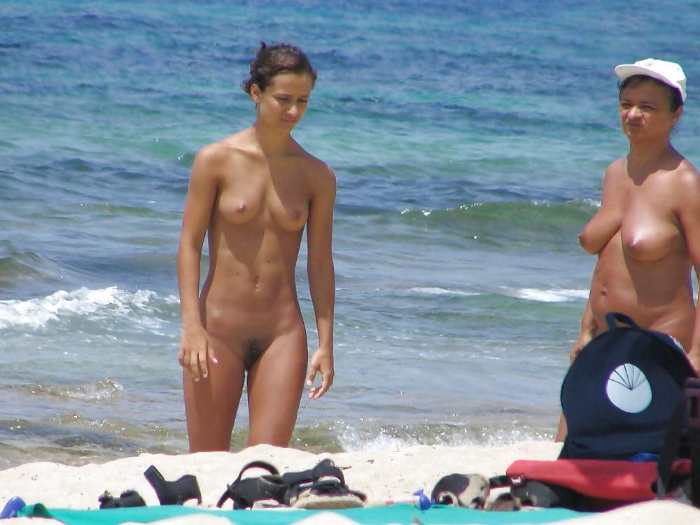 25P Beach Beauties 013 - Candid Mini Series