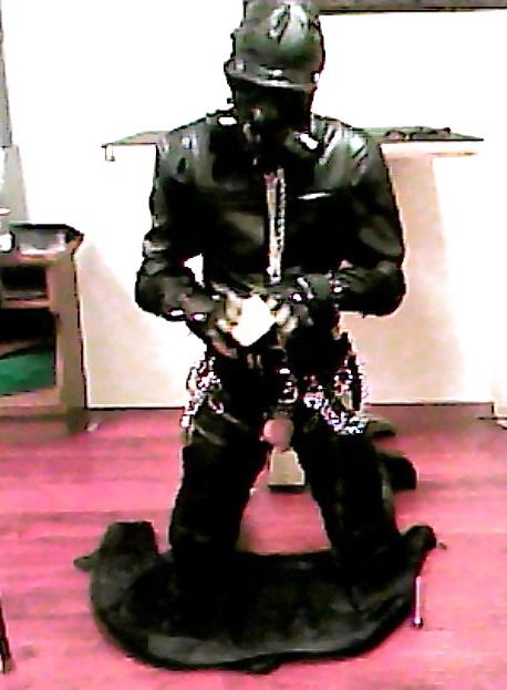 10P Leather Jerkoff Session 3
