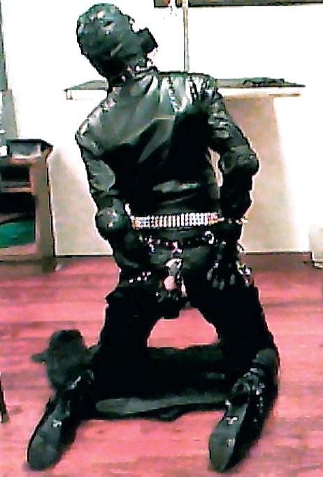 10P Leather Jerkoff Session 6