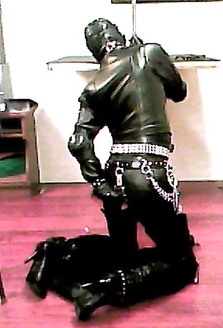 10P Leather Jerkoff Session 6