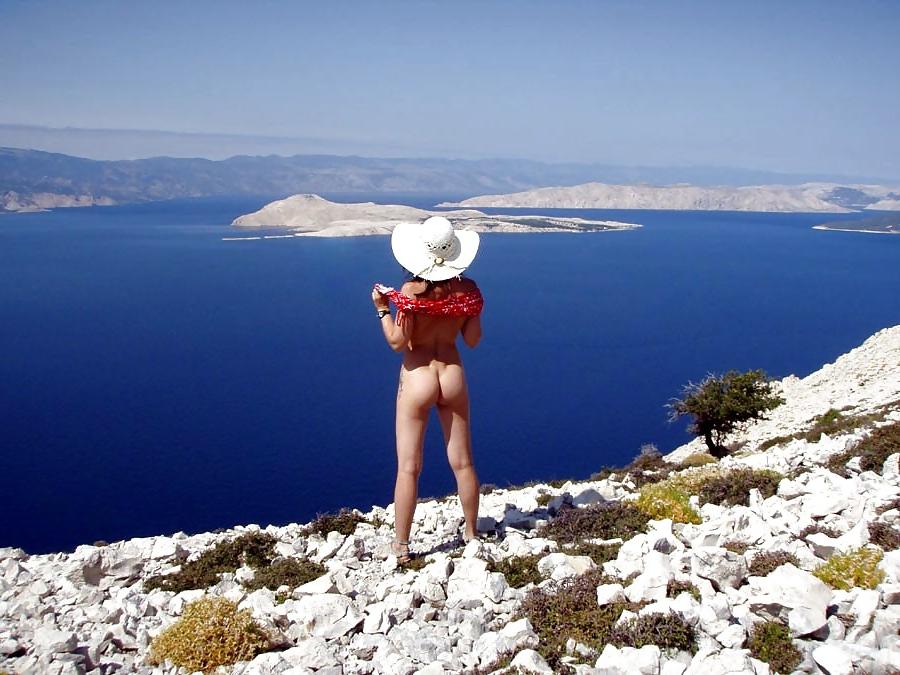 25P NUDE AT THE BEACH