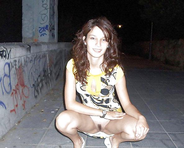 25P WOMEN GONE WILD FLASHING THEIR PUSSY