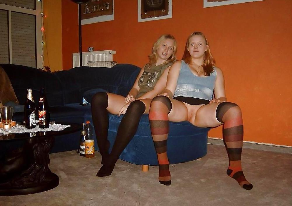 25P WOMEN GONE WILD FLASHING THEIR PUSSY