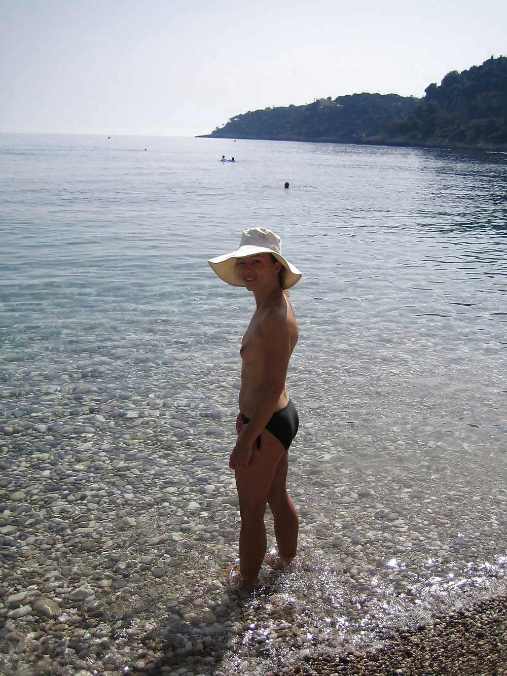 25P The beach 49