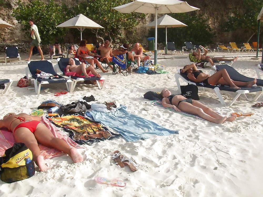25P The beach 49