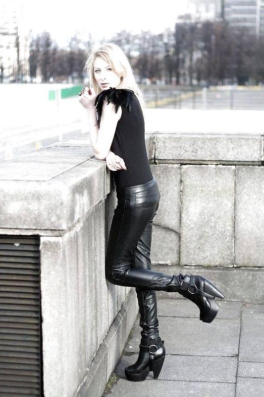 15P Hot Leather Bitches