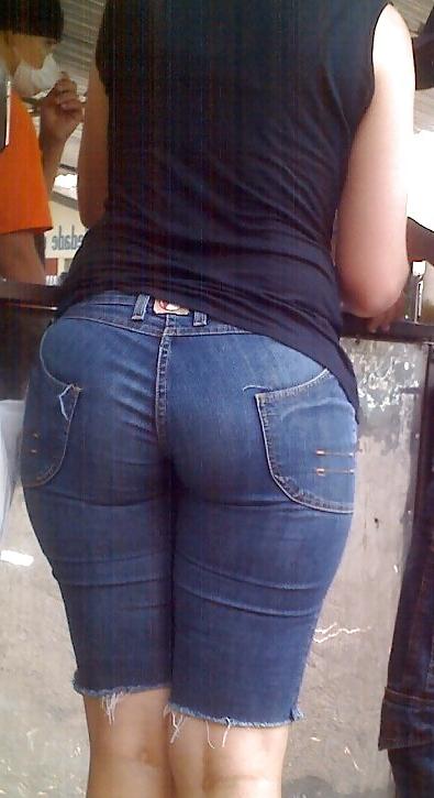 25P Girls in tight pants 9