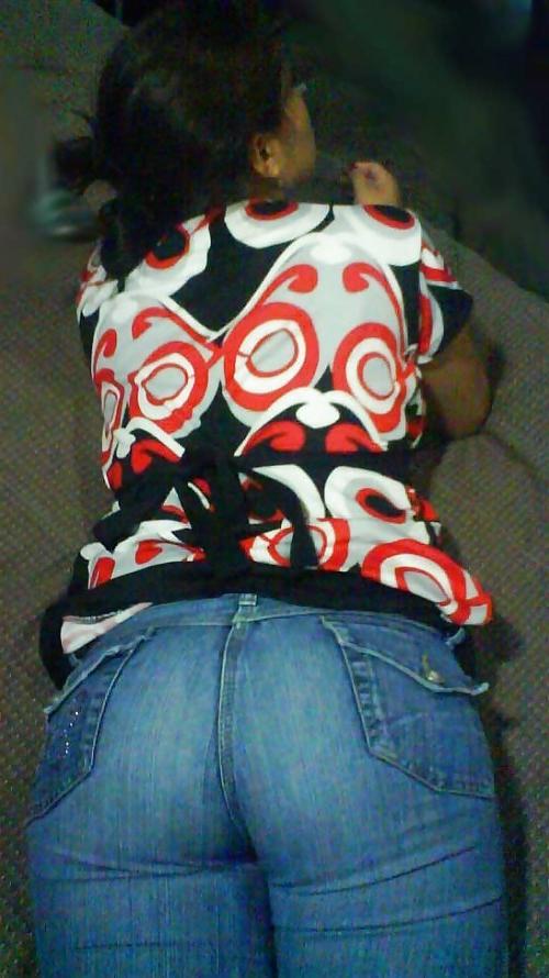 25P Girls in tight pants 9