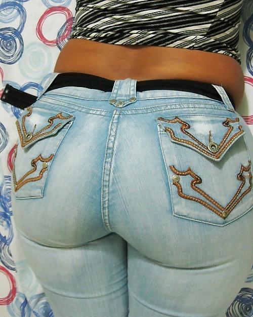 25P Girls in tight pants 9