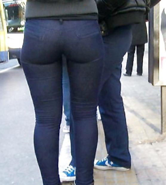 25P Girls in tight pants 9