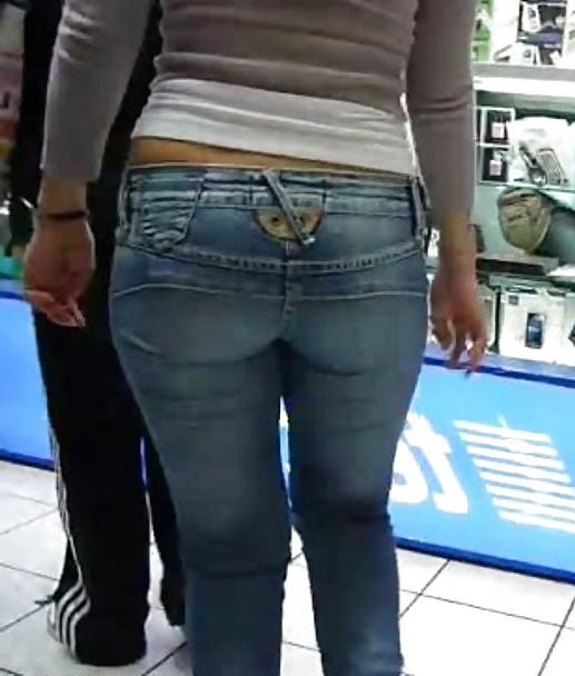 25P Girls in tight pants 9