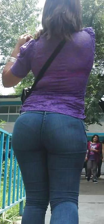 25P Girls in tight pants 9