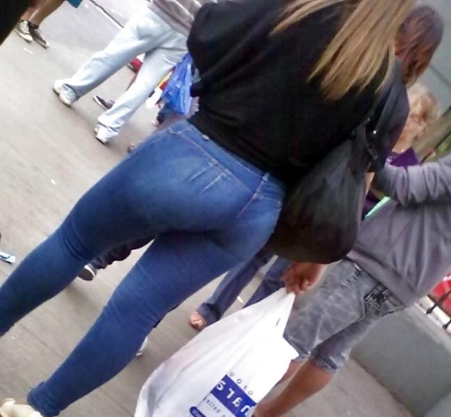25P Girls in tight pants 7