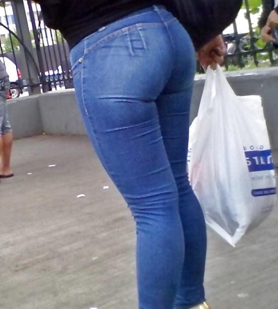 25P Girls in tight pants 7