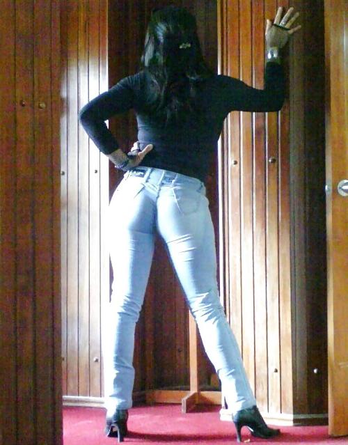 25P Girls in tight pants 8