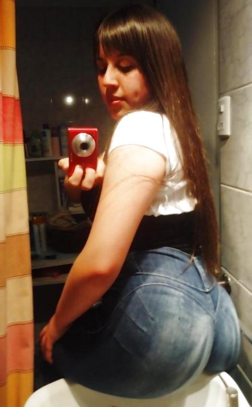 25P Girls in tight pants 8