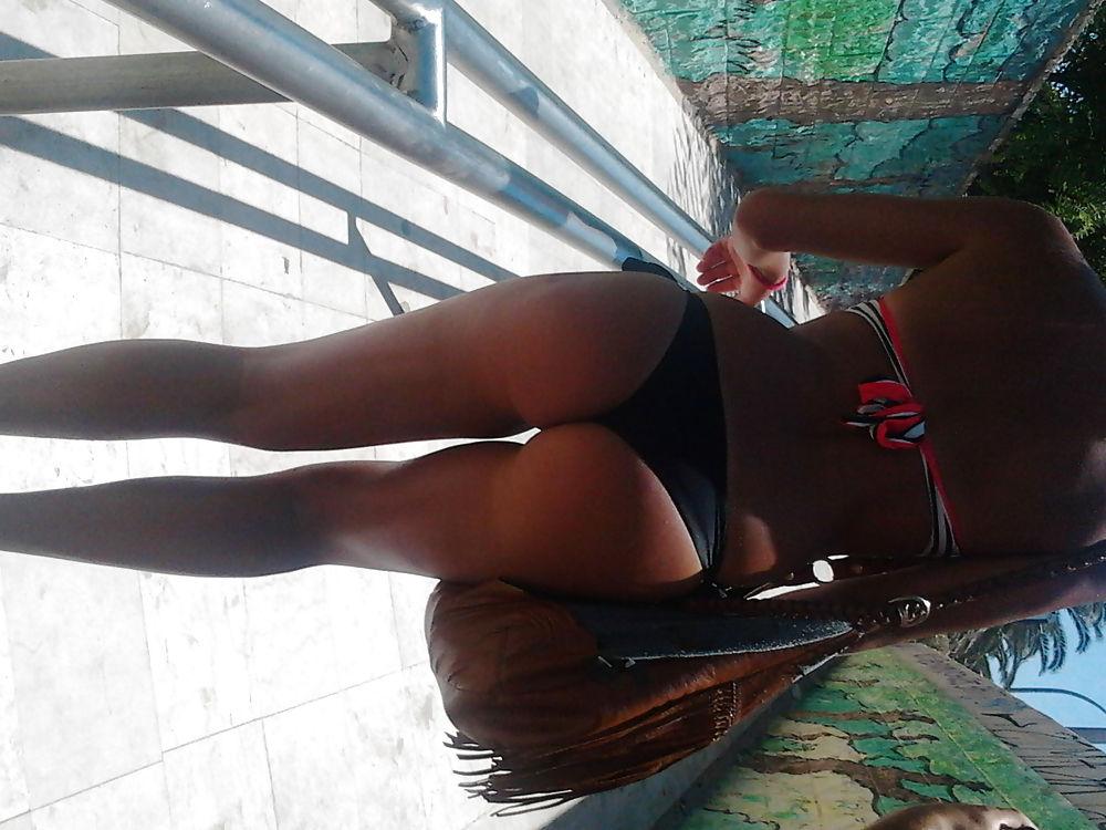 10P Hot girl in beach