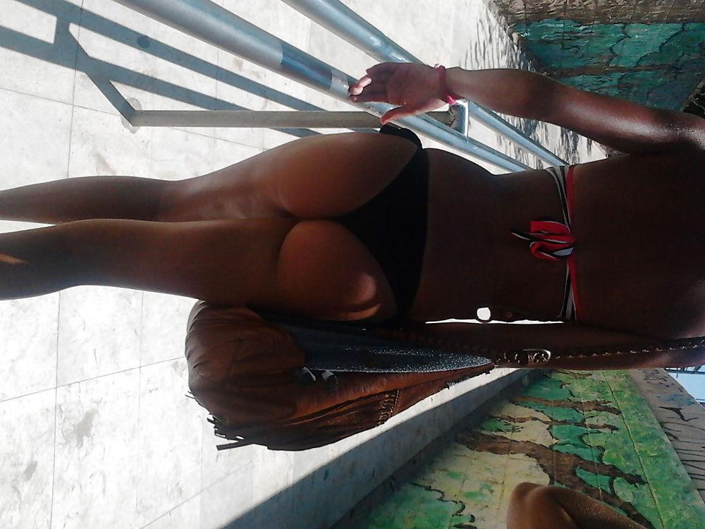 10P Hot girl in beach