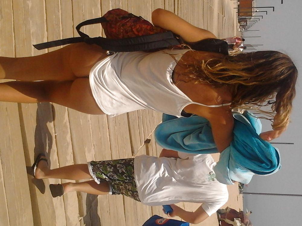 10P Hot girl in beach