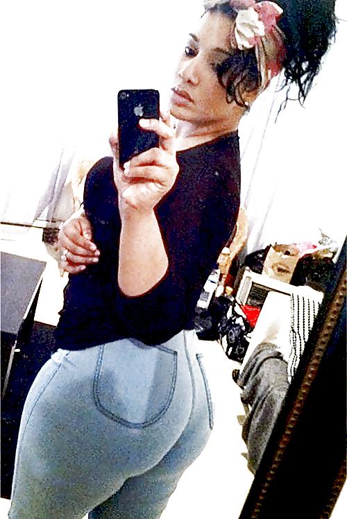 25P Girls in tight pants 2